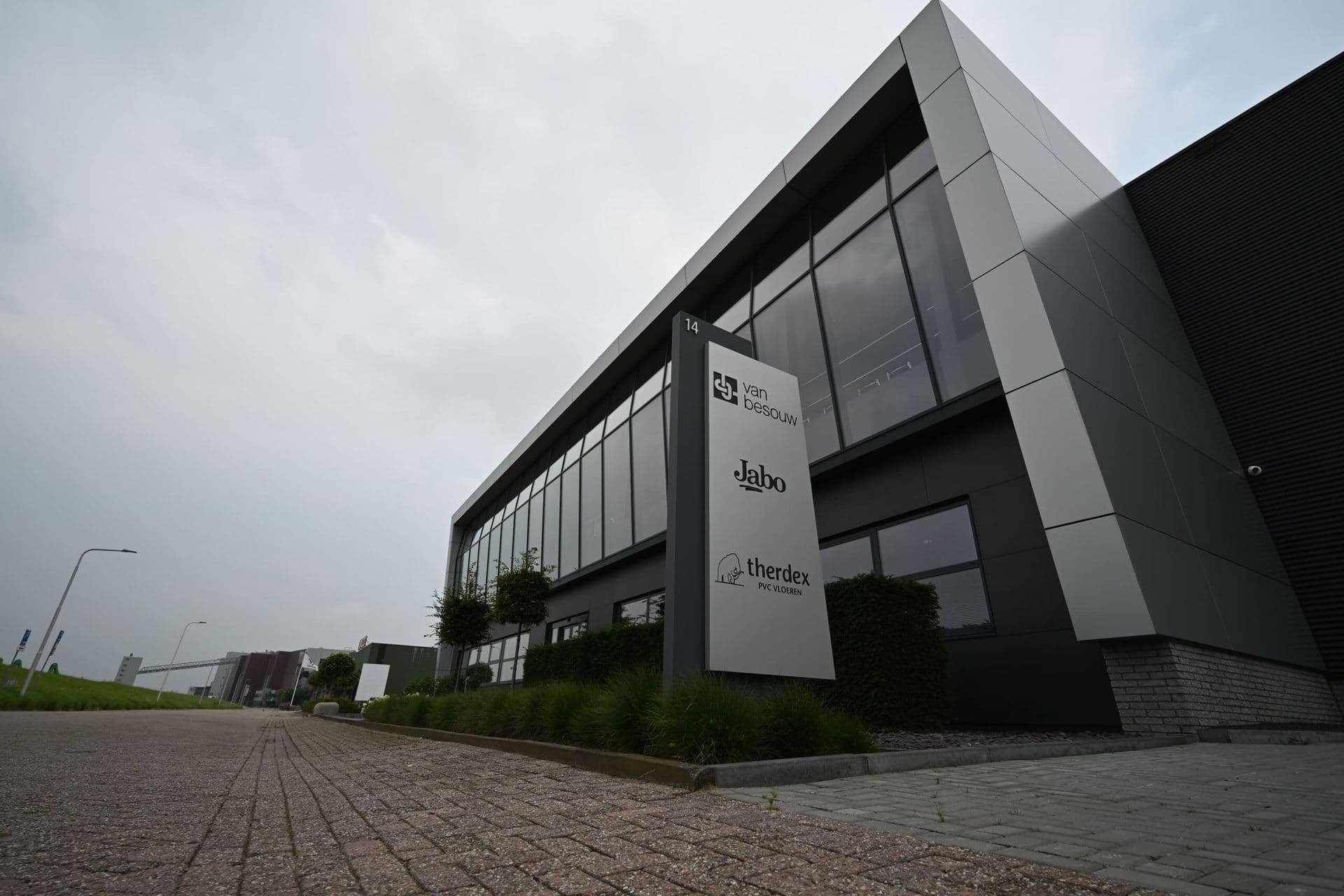 Bedrijfspand Genemuiden